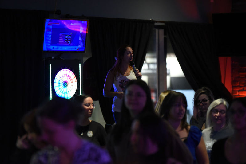 Deux personnes qui rient entre les chansons