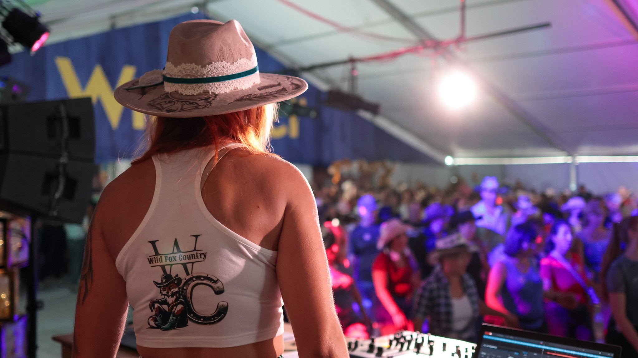 Cyntia dansant la danse country au Festival Western de St-Tite, Québec.